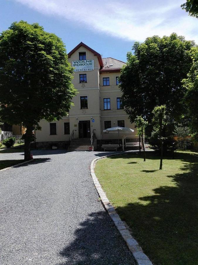 Willa Pod Gwiazdami & Spa Kudowa-Zdrój Buitenkant foto