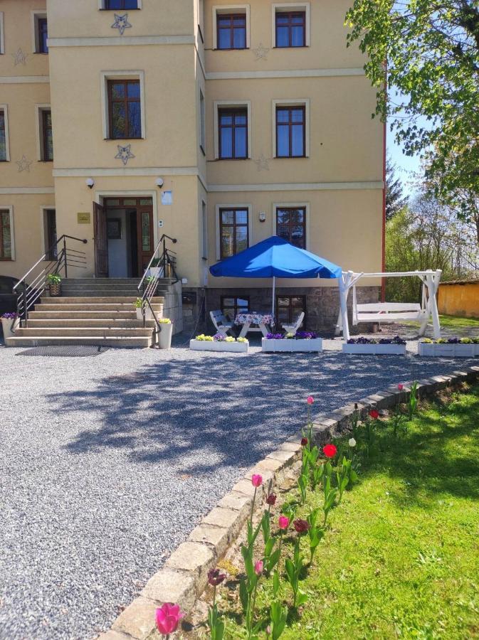 Willa Pod Gwiazdami & Spa Kudowa-Zdrój Buitenkant foto