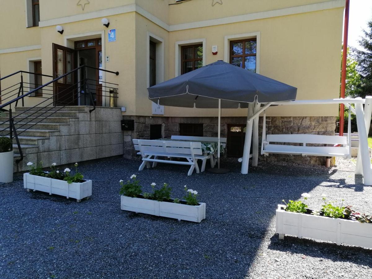 Willa Pod Gwiazdami & Spa Kudowa-Zdrój Buitenkant foto